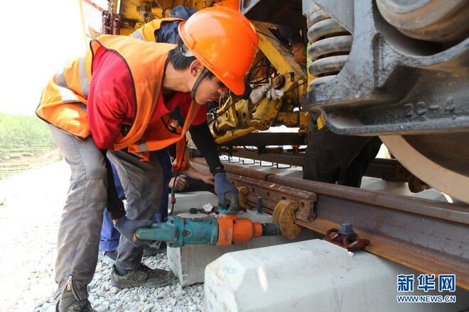 Sibuk Bina Landasan Kereta Api China-Laos Seksyen China Sibuk Bina Landasan Kereta Api China-Laos Seksyen China_fororder_1127370691_16192705819651n