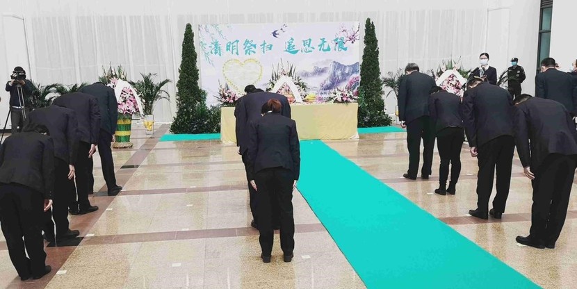 图片默认标题_fororder_广州市火葬场管理所举行的集中祭扫活动（韩希 摄）