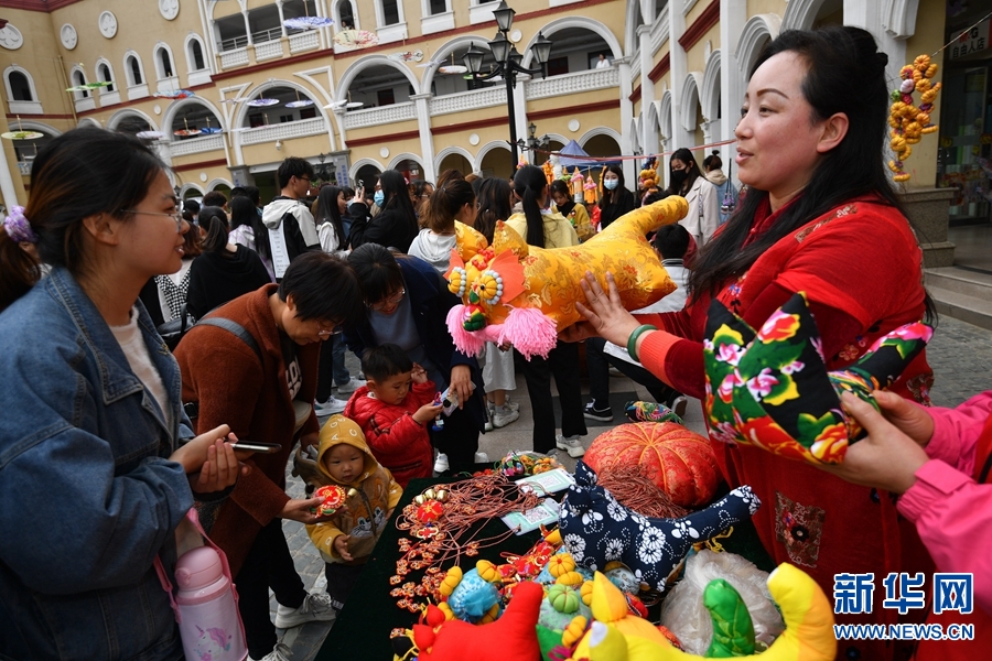 郑州西亚斯学院“盛世中国，多彩世界”国际文化节开幕