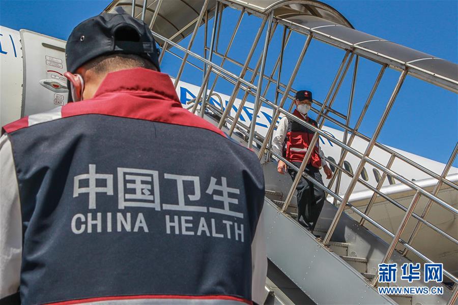 「新华网」中国抗疫医疗专家组抵达菲律宾