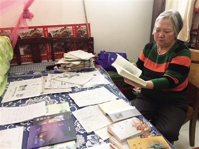 自学写作35年 出版3部作品集 70岁农村大妈有个文学梦