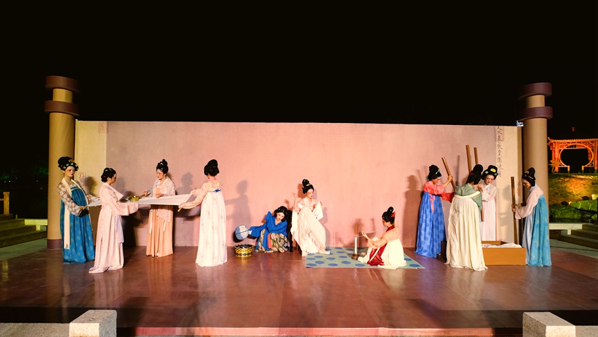 唐代の名画「搗練図」に描かれている情景を洛陽市で再現_fororder_3