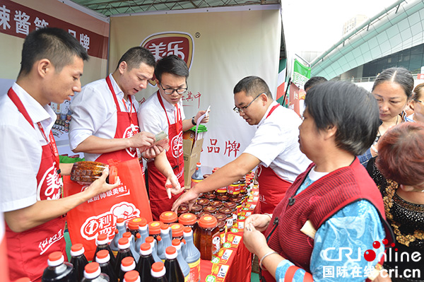 图片默认标题_fororder_5现场销量喜人（摄影-廖志全）