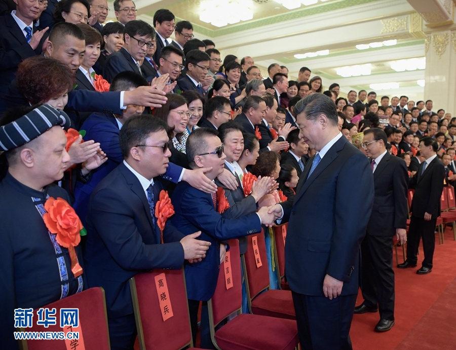 习近平会见第六次全国自强模范暨助残先进表彰大会代表 李克强王沪宁参加会见