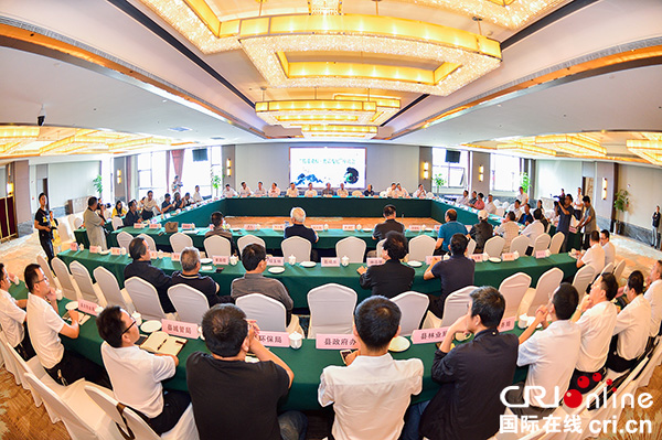 图片默认标题_fororder_座谈会现场（摄影-廖志全）