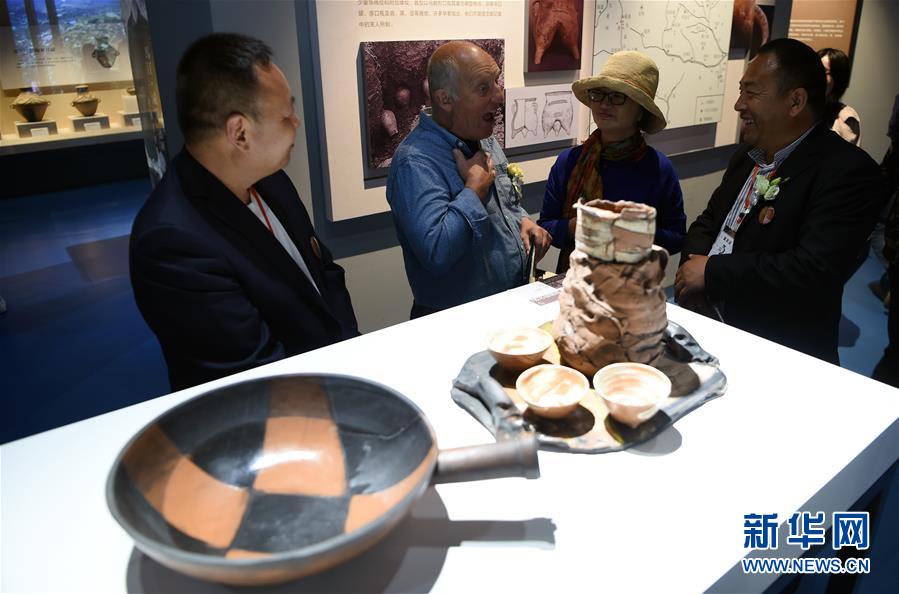 2019首届国际当代陶艺作品与马家窑出土陶器展在甘肃举行