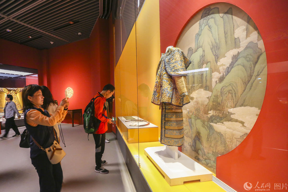 “雍正故宫文物大展”在沪举行 现场复原“军机处 “雍正故宫文物大展”在沪举行 现场复原“军机处