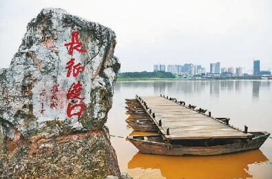 長征を振り返り　新たな長征の道を勇気をふるって前進_fororder_1