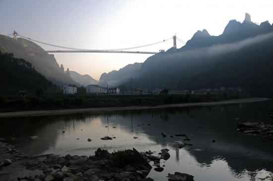 中国“世界上最美大桥”：云端上开车的建筑奇观