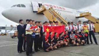 回家了！转移加勒比海地区受困同胞的两架东航包机今晚抵达上海