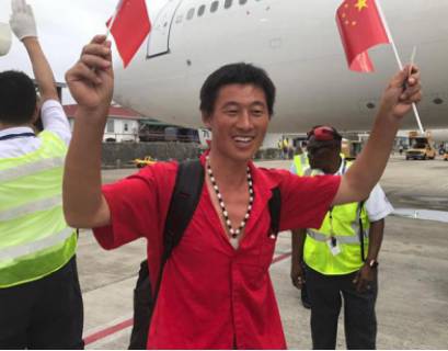 回家了！转移加勒比海地区受困同胞的两架东航包机今晚抵达上海