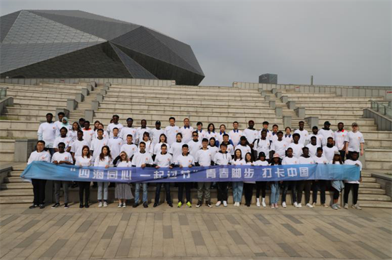 Chinese and Foreign Youth Visit Shenyang for a Landmark Tour of China_fororder_1