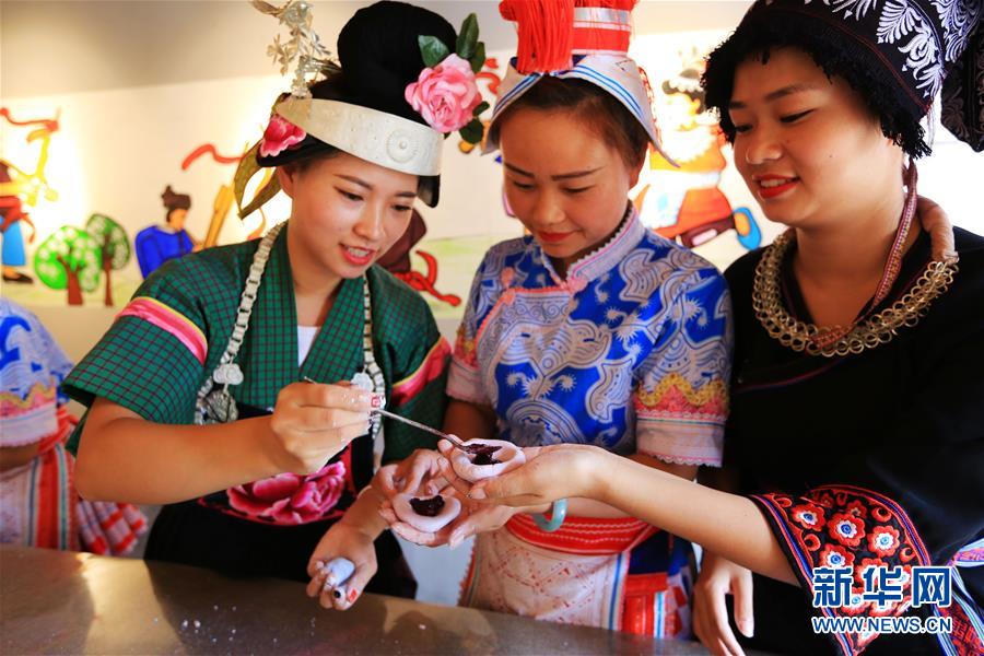 多彩活动迎中秋(组图)