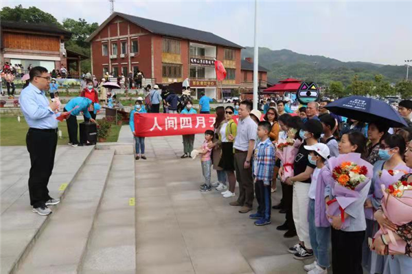 杜鹃花开 英雄归来！湖南、山东援黄医疗队回访麻城龟峰山景区_fororder_图片2