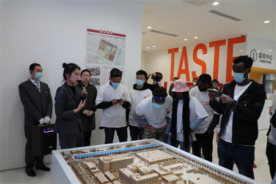 Chinese and Foreign Youth Visit Shenyang for a Landmark Tour of China_fororder_沈阳活动4