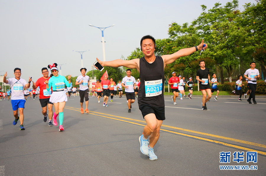 2021湖北·长江半程马拉松开跑 8000跑友相聚枝江