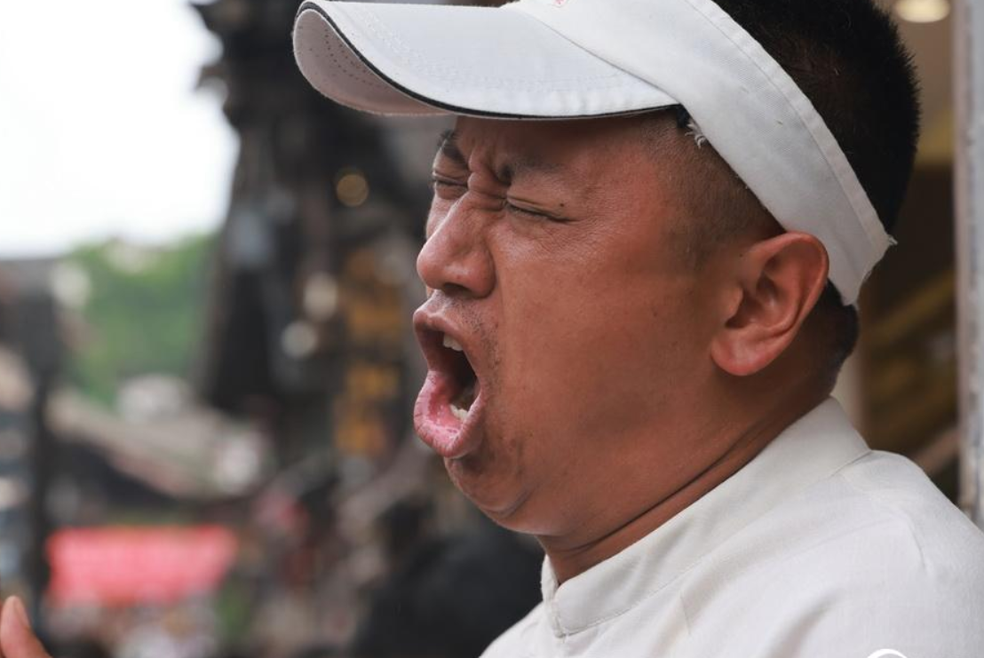 プロの呼び売り人、毎日20杯の水を飲み、呼び売りで車や家を購入=重慶