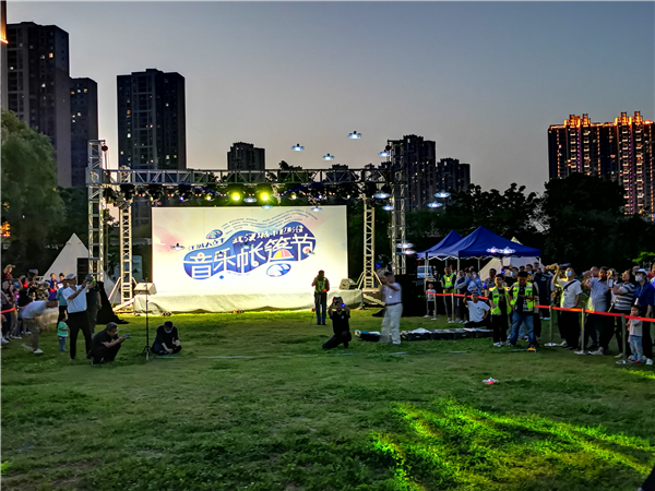 2021城市边沿草地音乐帐篷节在武汉全民健身中心举行_fororder_图片1