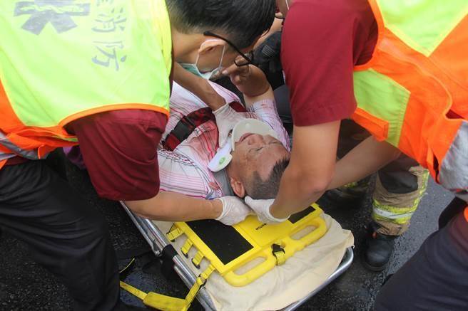 一辆越南团游览车在台发生追撞事故 12人送医