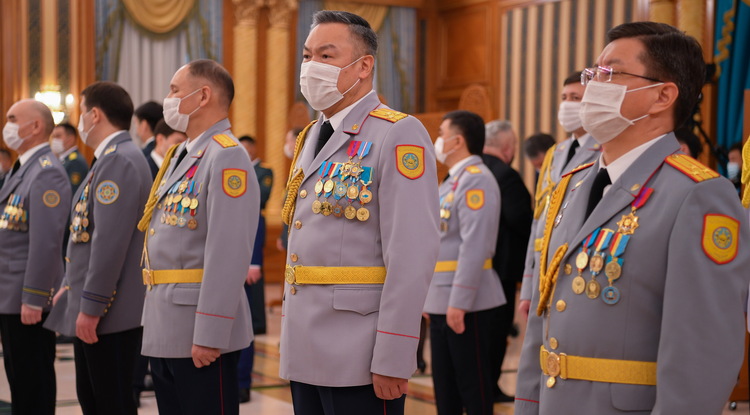 哈萨克斯坦庆祝“祖国保卫者日”