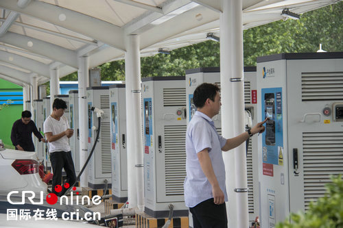 【河南原创】河南公共共享充电场站“联合快充”每天供千余车辆充电