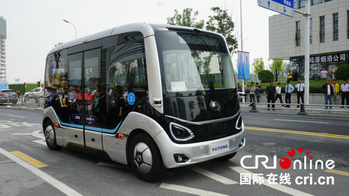 【河南原创】全球首条开放道路上5G无人驾驶智能公交线路在郑试运行（文末有佐证）