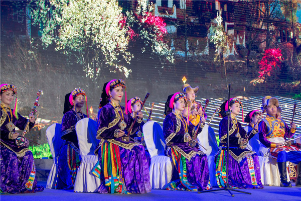 图片默认标题_fororder_4、民乐《嘉绒溜溜调》表演--摄影-刘斌