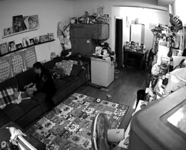 7月大男婴遭育婴嫂高抛摇甩虐待 涉事者称因心情差