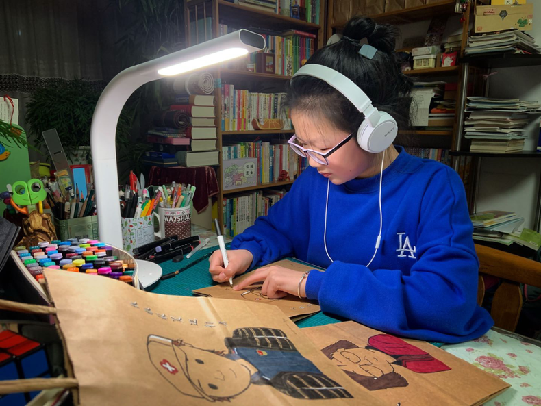 11岁女孩为本溪援鄂医护人员手绘漫画肖像
