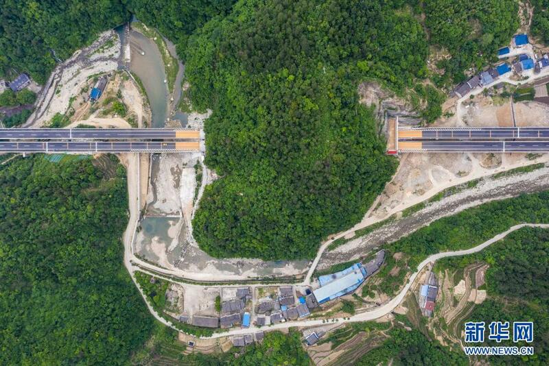 Za a kammala gina hanyar mota ta Fanbajiangbei a madatsar ruwa ta Sanxia. Za a kammala gina hanyar mota ta Fanbajiangbei a madatsar ruwa ta Sanxia._fororder_1127433932_16207376660121n