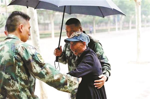 老人赴京探子走失12天后被找到:人失忆 紧攥着月饼
