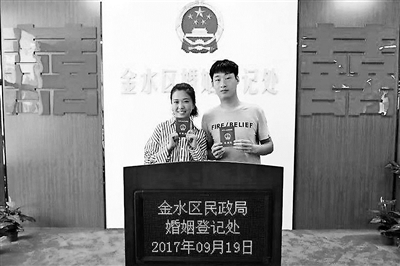 90后断腿英雄与照顾自己的护士喜结良缘