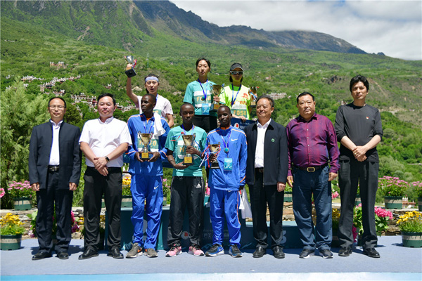 图片默认标题_fororder_3、颁奖仪式现场--供图--丹巴县委宣传部