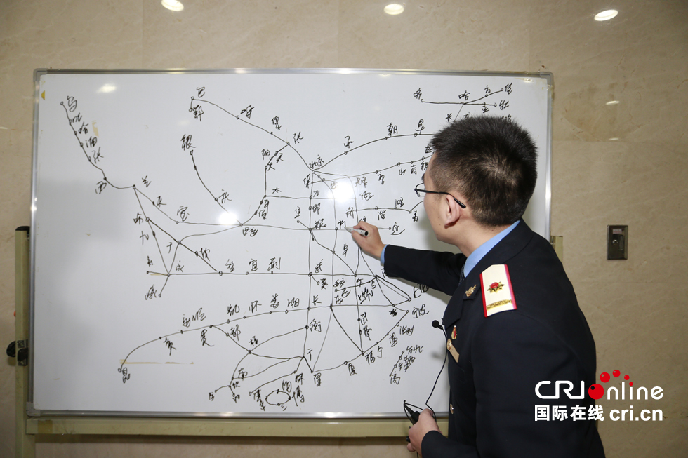 高铁调度员手绘中国铁路线路图(高清组图)-国际在线