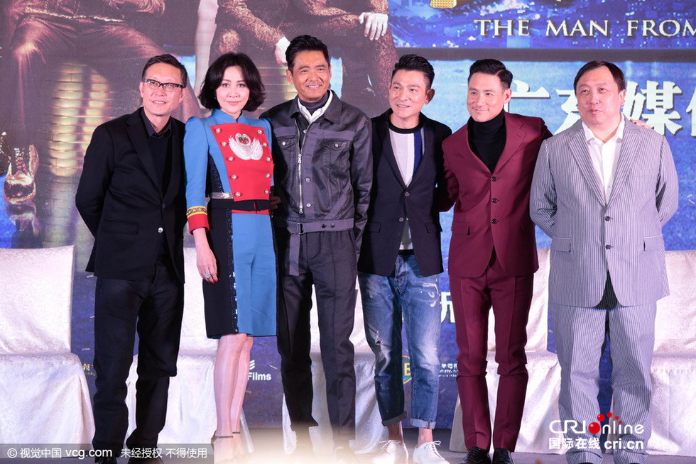 刘嘉玲宣传新片获三影帝护花 张学友获赠同款表情包-国际在线