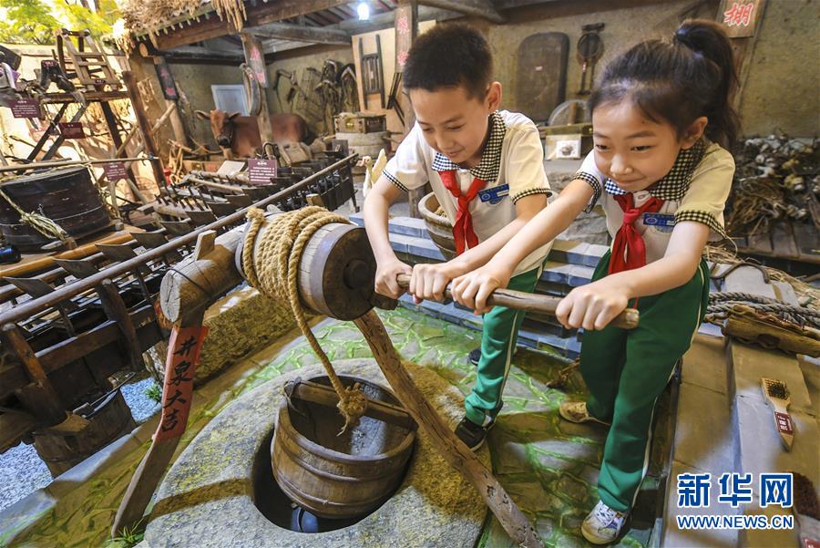 河北香河：农家博物馆体验农家文化