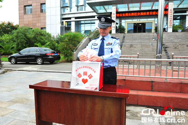 图片默认标题_fororder_安居区副区长、区公安局长聂洪带头捐款