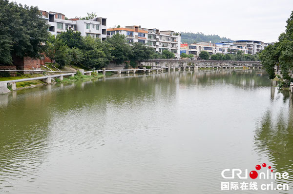 图片默认标题_fororder_干净清澈的越溪河水