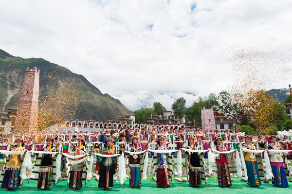 图片默认标题_fororder_1、2019甘孜山地旅游文化节现场在丹巴县中路乡举办--供图-丹巴县委宣传部