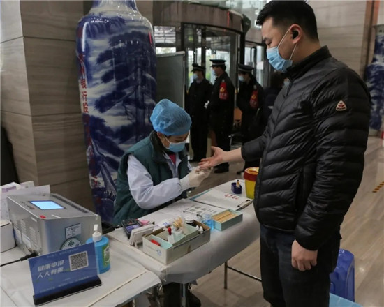 【银行-文字列表】郑州银行：无偿献血 一场38℃的温情传输