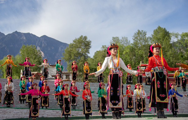 图片默认标题_fororder_3、参加选美比赛的丹巴姑娘--摄影--刘斌