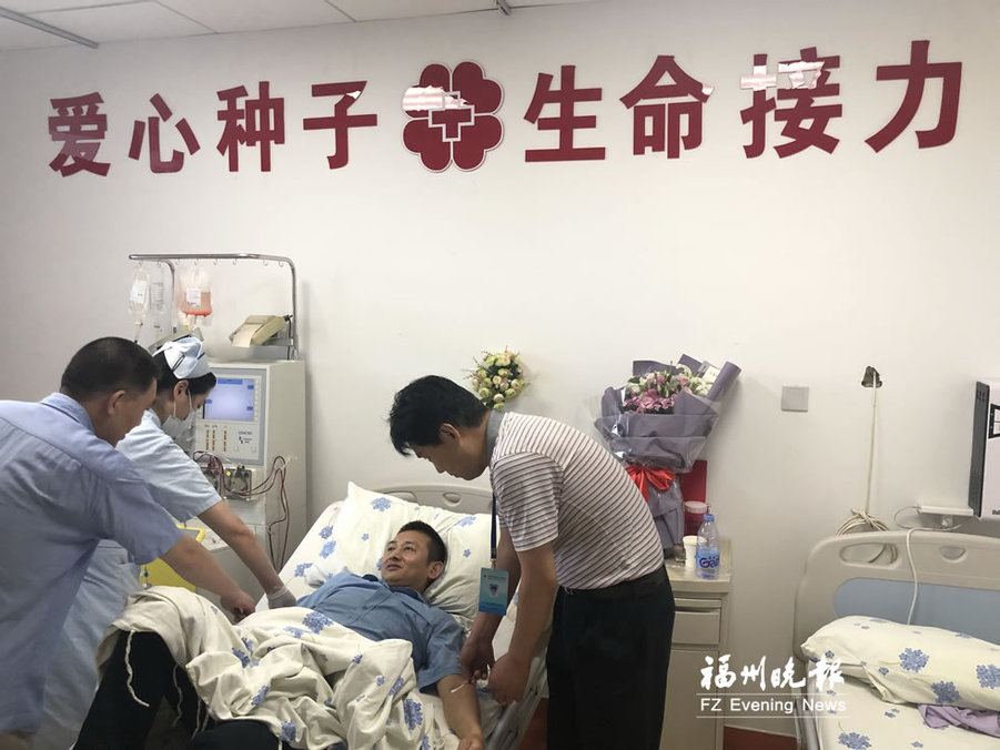 【焦点图】【福州】【移动版】【Chinanews带图】福州两位志愿者同天分别捐献造血干细胞和淋巴细胞