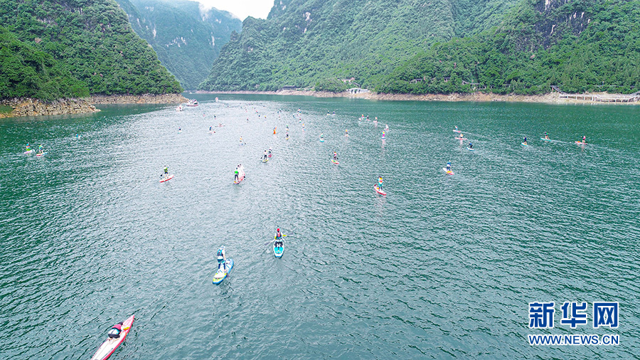 2021“游湖北”水上桨板马拉松在清江画廊启动 倒影峡上演速度与激情