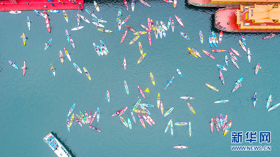 2021“游湖北”水上桨板马拉松在清江画廊启动 倒影峡上演速度与激情