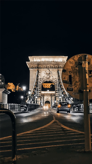 夜晚的布达佩斯塞切尼链桥