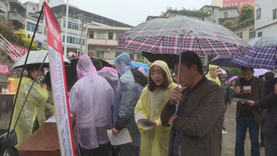 贵州习水:“家门口”招聘 就业岗位“送到家”