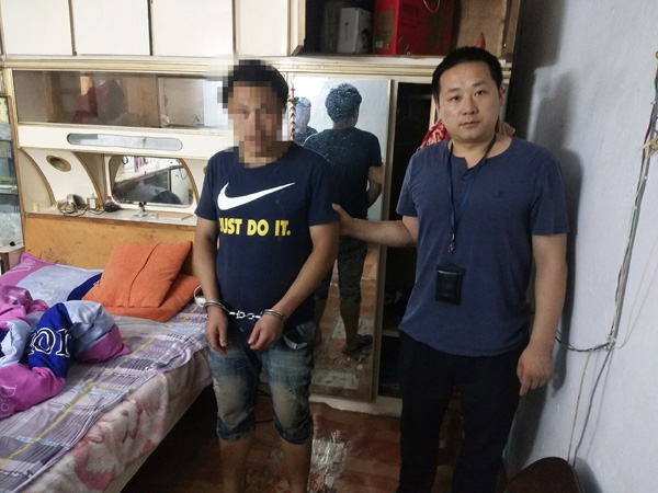 图片默认标题_fororder_刑满释放人员张某某再次被抓-供图-宜宾公安局翠屏区分局