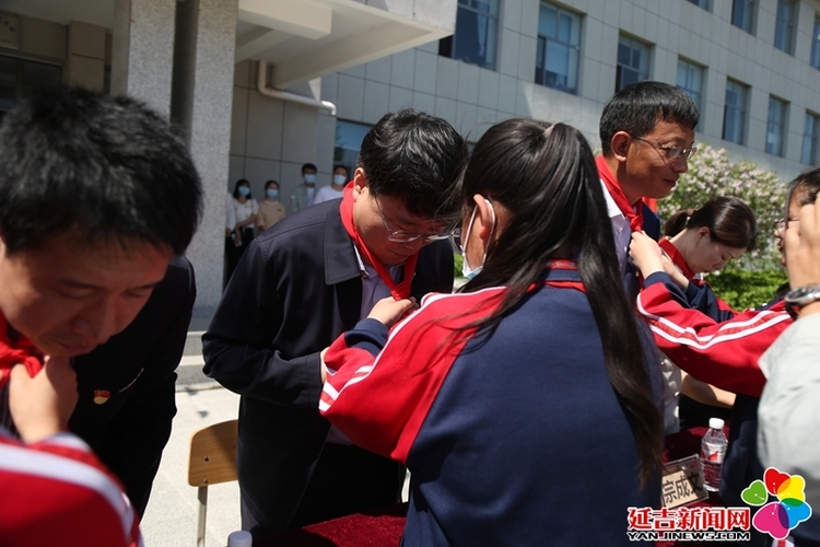 延吉市太阳学校学生穿上了新校服