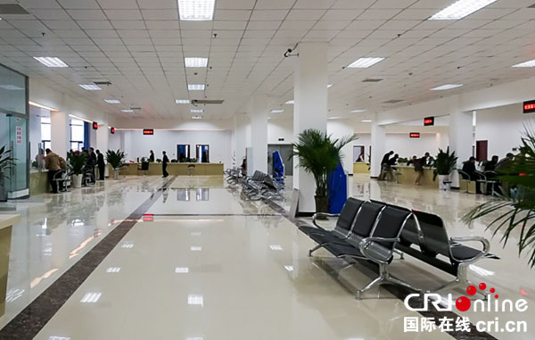 图片默认标题_fororder_宽敞明亮的政务大厅