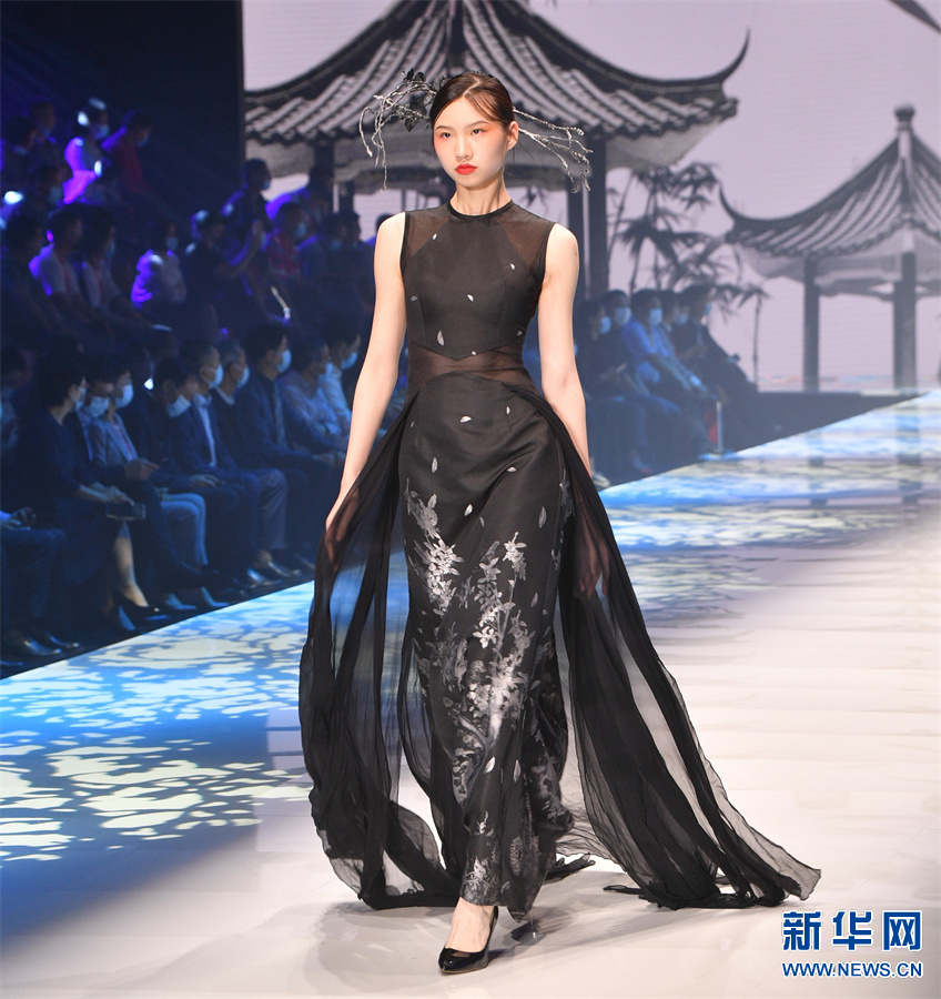 2021中国（河南）国际大学生时装周开幕
